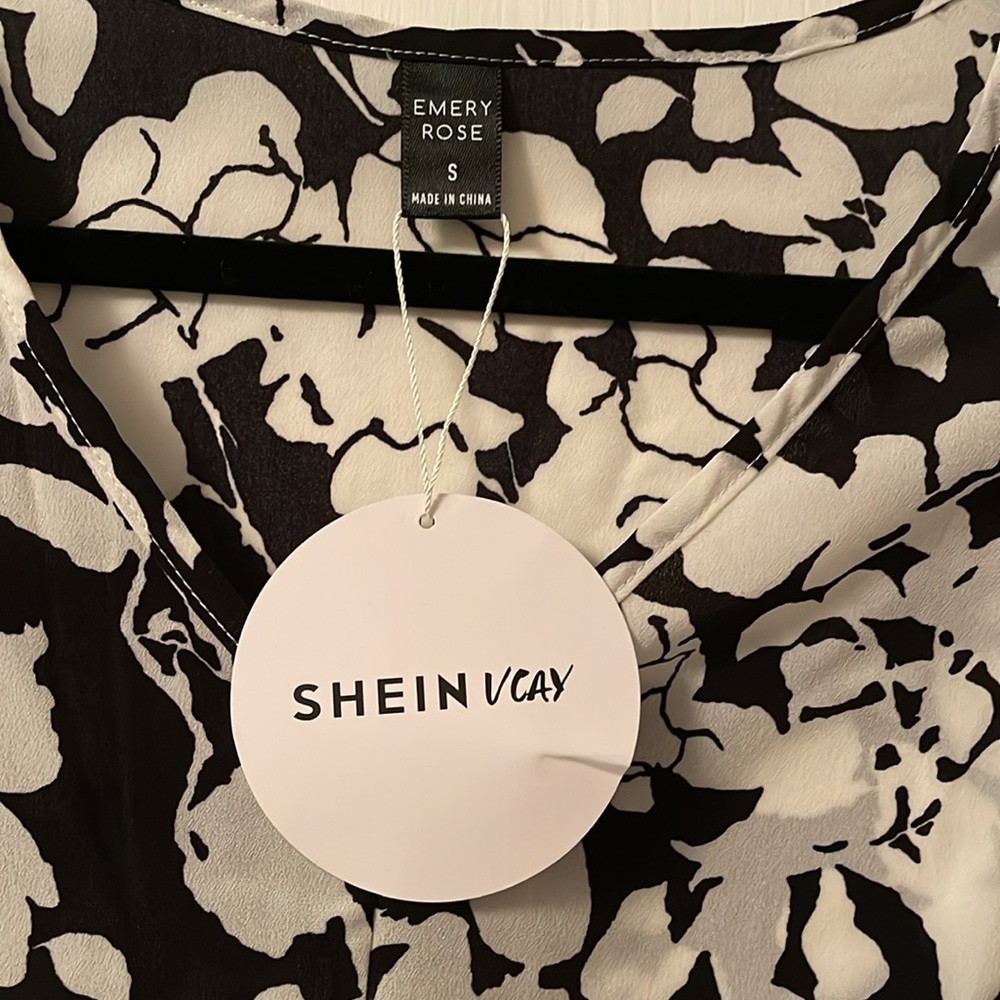 Women’s Blouse - Picture 2 of 4